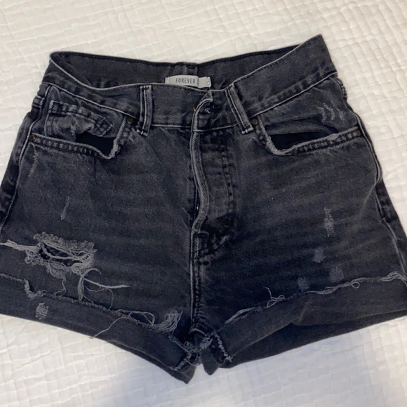 High rise cuffed shorts - Picture 1 of 4